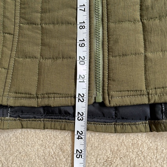 Vintage 90’s Guess olive green zip-up vest with windowpane quilting. Size US M - Picture 7 of 9